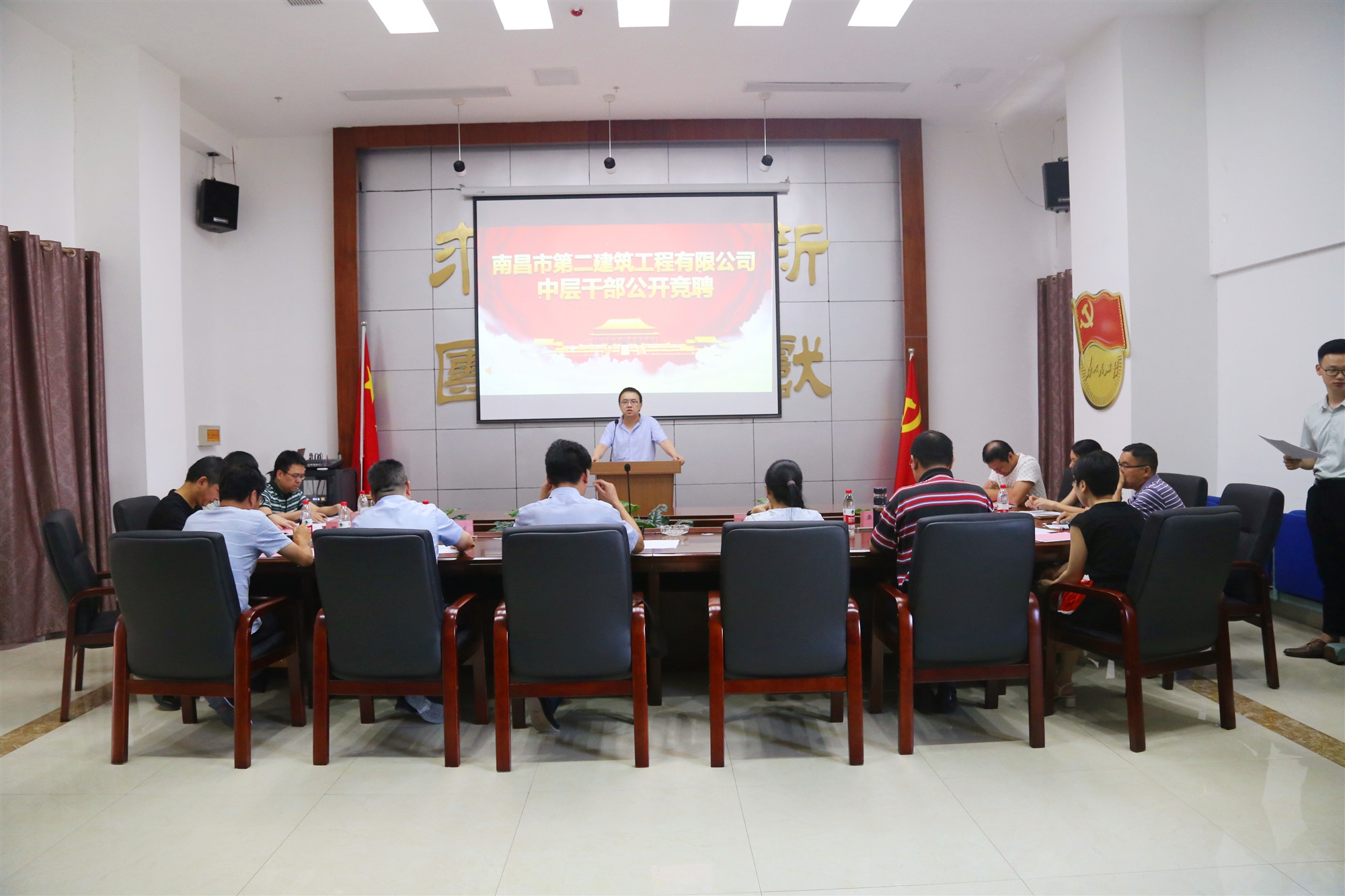 公司实行中层干部公开竞聘 公司实行中层干部公开竞聘