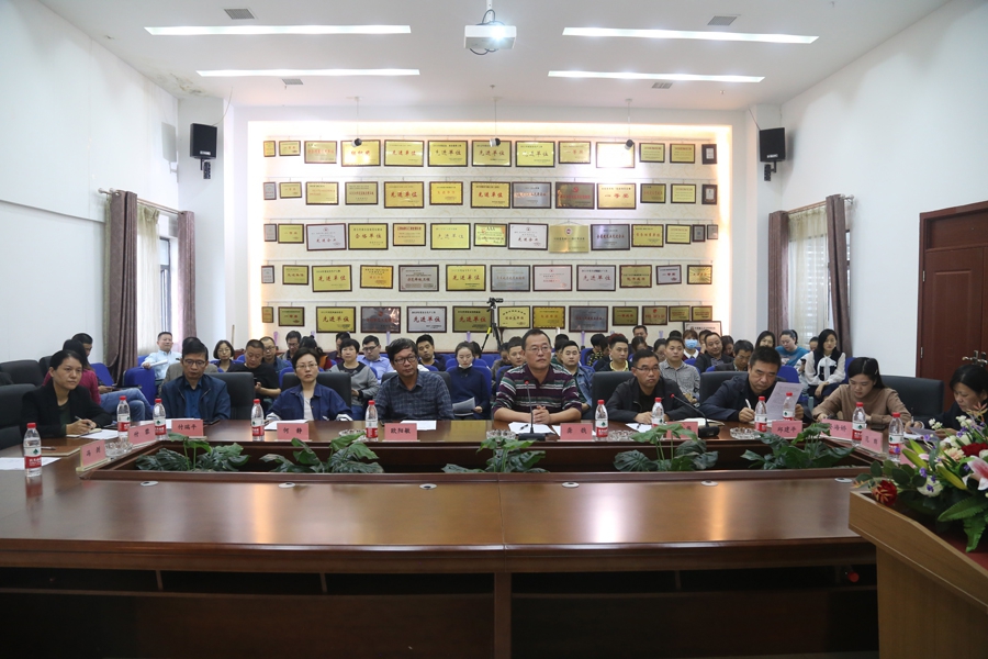 共话“三风”事  同创文明城 公司举行劳模宣讲报告会 共话“三风”事  同创文明城 公司举行劳模宣讲报告会