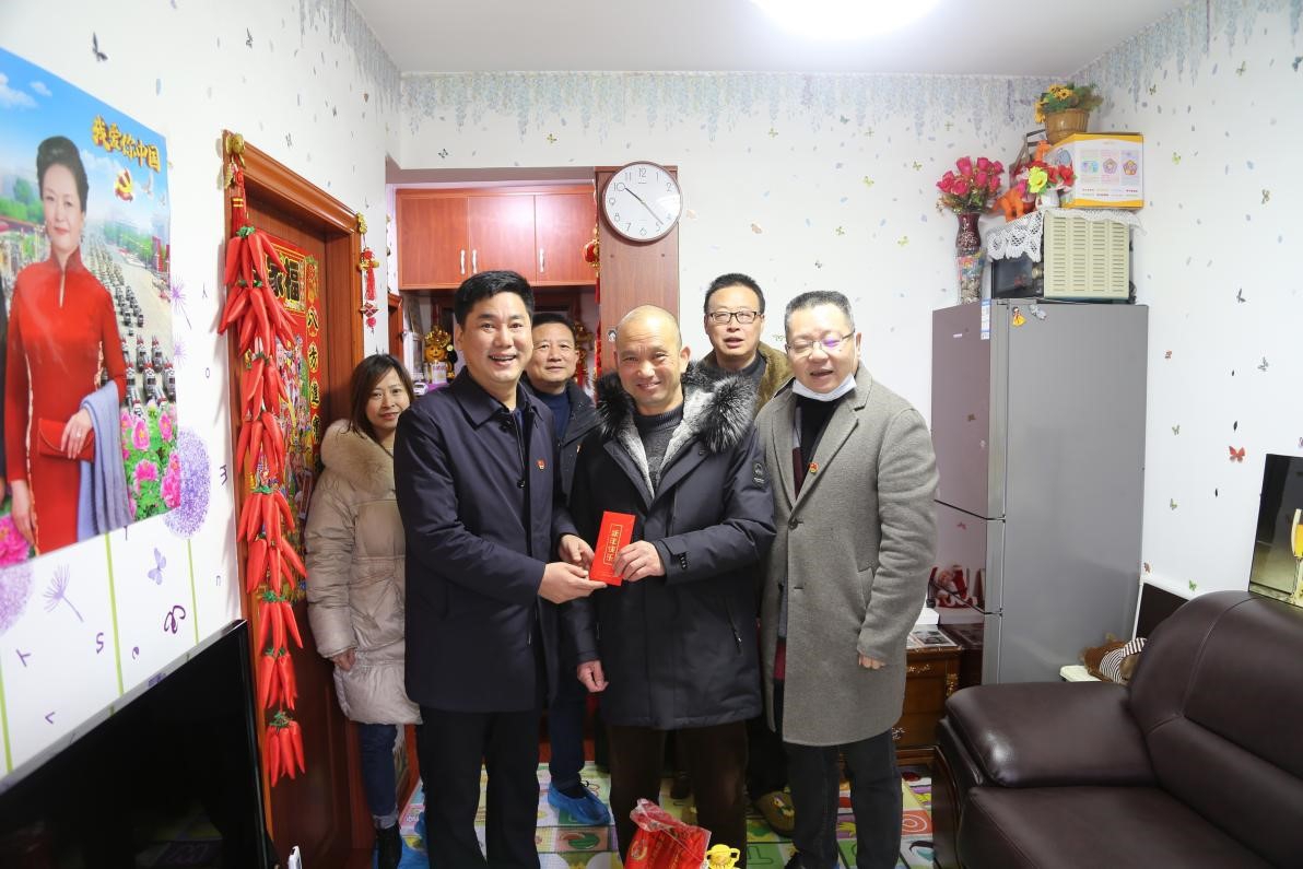 公司开展春节慰问送温暖活动 公司开展春节慰问送温暖活动